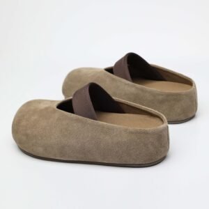 IMG11236 1 Made from first-layer calf suede only,Closed toe design for soft coverage,Soft footbed for everyday comfort,Easy slip-on mule structure,Japanese-inspired minimalist style
