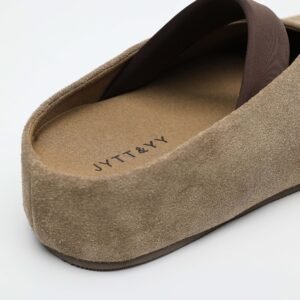 IMG11242 1 Made from first-layer calf suede only,Closed toe design for soft coverage,Soft footbed for everyday comfort,Easy slip-on mule structure,Japanese-inspired minimalist style